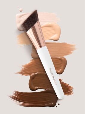 True Botanicals Everyday Flawless Foundation Brush